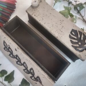 01 Caja porta sahumerio de madera y pasta piedra