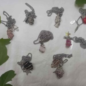 005 Collar con dije de piedra